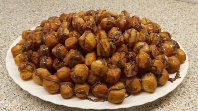 Mini koblížky s čokoládou Mini koblížky s čokoládou