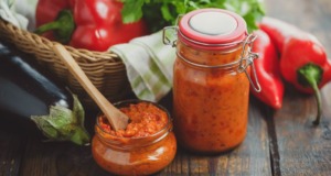 Domácí ajvar – skvěle se hodí k pečenému masu Domácí ajvar