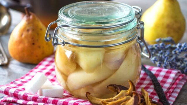 Domácí hruškový kompot, skvělé do sladkých kolačů Domácí hruškový kompot, skvělé do sladkých kolačů