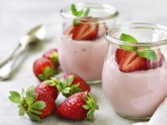 Domácí jahodový jogurt! Nabízíme vám skvělý recept na domácí jahodový jogurt. Děti si ho zamilují a dospělí také. Už žádné nakupování v obchodech