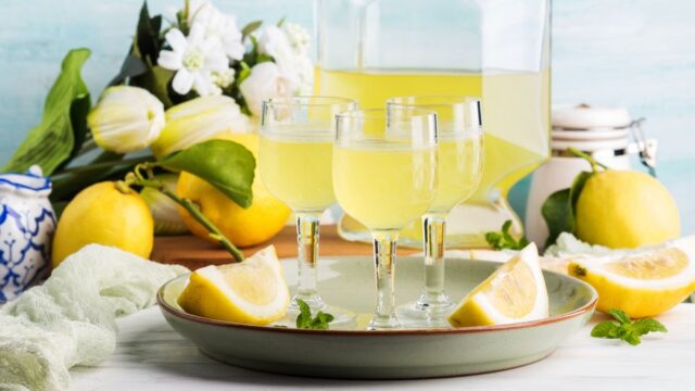 Domácí limoncello! Skvělý likér Domácí limoncello! Skvělý likér