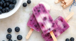 Domácí nanuky s borůvkami, smetanou a mascarpone Domácí nanuky s borůvkami, smetanou a mascarpone