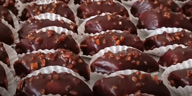 Mandlové sušenky s čokoládovou polevou: Lahodné a křehké potěšení