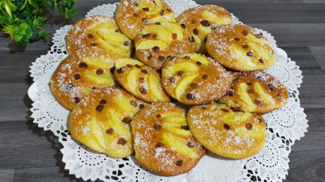 Jablečné sušenky s rozinkami! Jablečné sušenky s rozinkami!