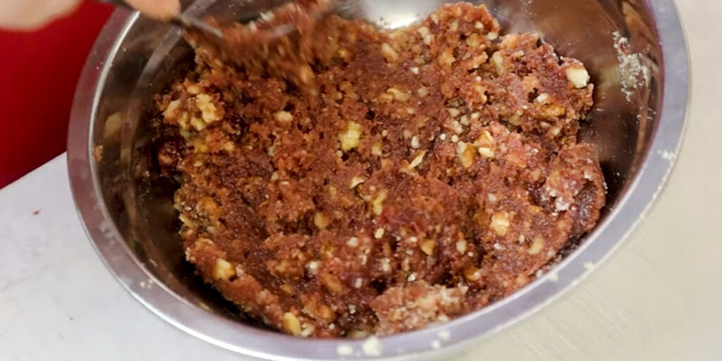 Lahodné sušenky ve tvaru broskve plněné šťavnatým krémem z marmelády, muškátového oříšku a čokolády! 