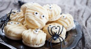 Halloweenské makronky s mumií! Originální a jedinečné Halloweenské makronky s mumií! Originální a jedinečné
