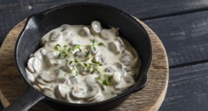 Houbovo-sýrová omáčka! Jedinečná a velmi chutná Houbovo-sýrová omáčka/ Jedinečná a velmi chutná