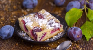 Hrnkový recept na vynikající švestkovou bublaninu Hrnek švestka bublanina! Geniální