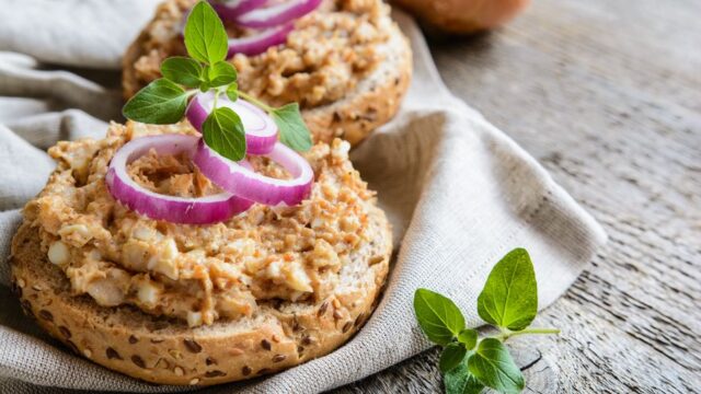 Jednoduchá škvarková pomazánka