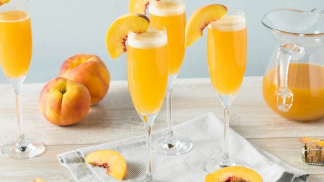 Koktejl Bellini! Něco originálního a jednoduchého Koktejl Bellini! Něco originálního a jednoduchého