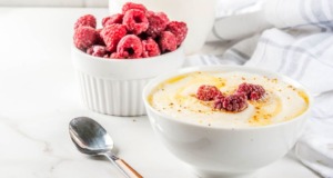 Krupicová kaše s malinami! Vzpomínka na dětství u babičky Krupicová kaše s malinami! Vzpomínka na dětství u babičky