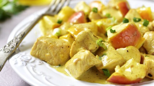 Kuřecí kari s jablky! Nikdy nebylo kuřecí kari lepší. Ďalší skvělý recept. Vyzkoušejte a uvidíte. Stojí to za to