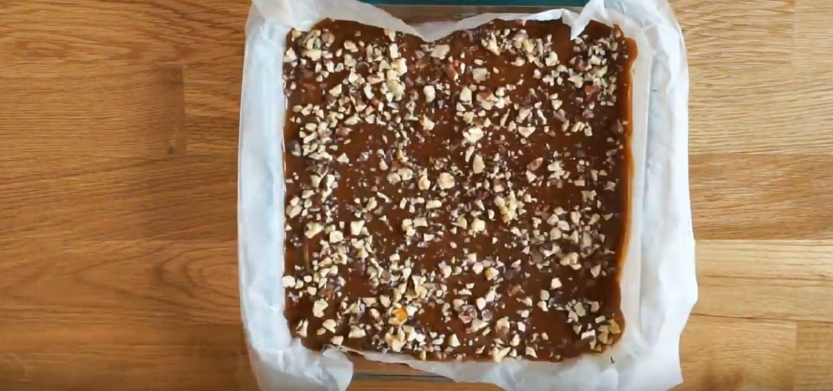 Tomu neodoláte! Čokoládové brownie s karamelovou polevou a ořechy 