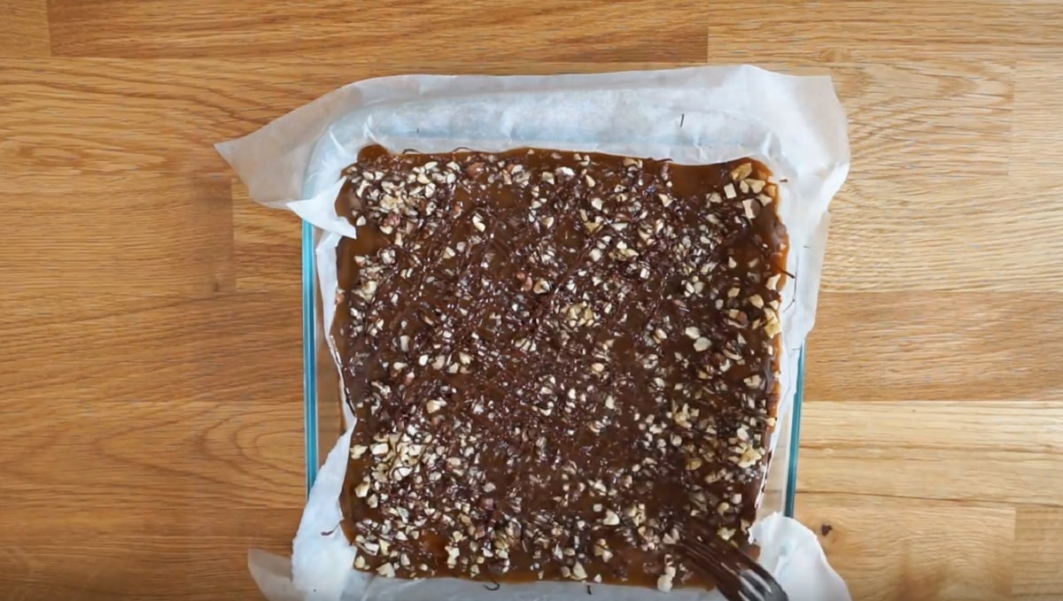 Tomu neodoláte! Čokoládové brownie s karamelovou polevou a ořechy 