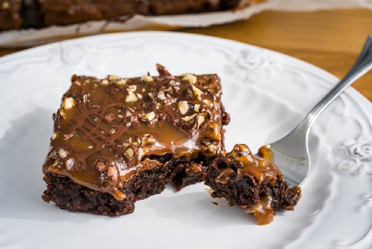 Tomu neodoláte! Čokoládové brownie s karamelovou polevou a ořechy 