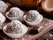 Nepečené čokoládovo-kokosové kuličky s višněmi, rýchle, chutné a vynikající