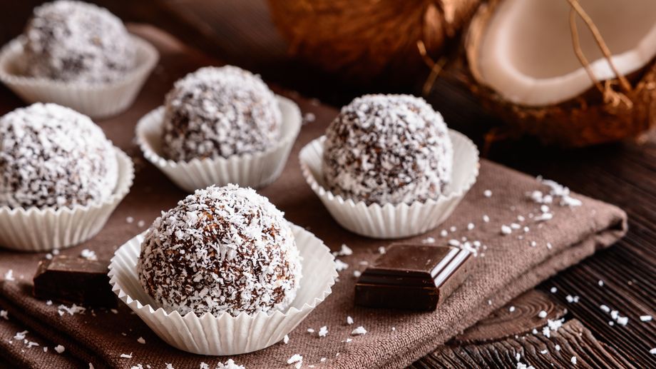 Nepečené čokoládovo-kokosové kuličky s višněmi, rýchle, chutné a vynikající