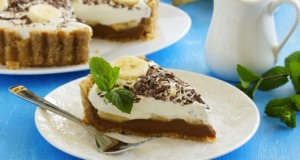 Nepečený banánovo-karamelový koláč (banoffee pie) Nepečený banánovo-karamelový koláč (banoffee pie)