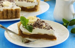 Nepečený banánovo-karamelový koláč (banoffee pie)