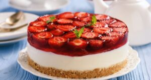 Nepečený jahodový cheesecake