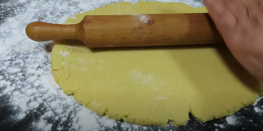 Čerstvé máslové sušenky s džemem