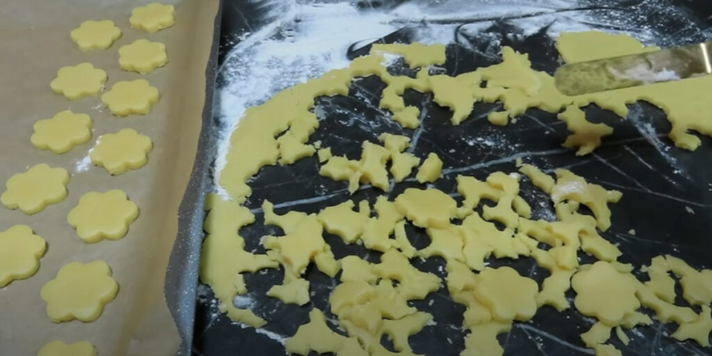 Čerstvé máslové sušenky s džemem
