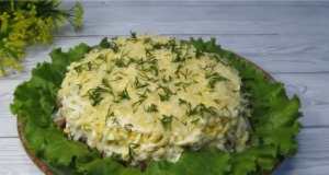 Salát s hovězím masem, vejcem, jablkem a sýrem – ingredience spolu krásně ladí! Salát s hovězím masem, vejcem, jablkem a sýrem - ingredience spolu krásně ladí!