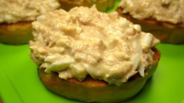 Roztíratelná pasta, připravená během dvou minut. Recept na tento předkrm krok za krokem!