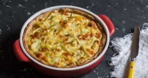 Pastýřský koláč s pórkem a sýrem – Skvěle vypadá a ještě lépe chutná, určitě vyzkoušejte Pastýřský koláč s pórkem a sýrem. Skvěle vypadá a ješte lépe chutná, určite vyzkoušejte
