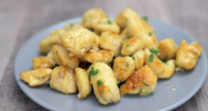 Rychlý recept na kuřecí prsa s česnekem v lahodné omáčce Kuřecí prsa s česnekem v lahodné omáčce