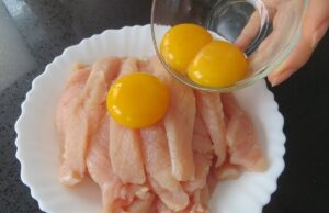 Kuřecí prsa ve vejci