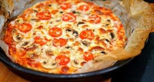 Maso v těstě? Ano! Chutná netradiční pizza z masa a chleba, ze snadno dostupných surovin Chutná domácí pizza ze snadno dostupných surovin - Snadná, rychlá a chutná večeře!