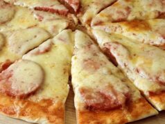 Vynikající pizza s tenkou kůrkou, vyrobená z kefíru. Rychlý recept!