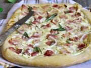 Pizza s brynzou a oravskou slaninou pro celou rodinu