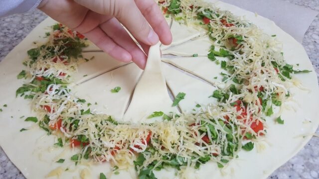Tvar tohoto koláče vás překvapí... Rychlá a chutná večeře! Tvar tohoto koláče vás překvapí... Rychlá a chutná večeře!