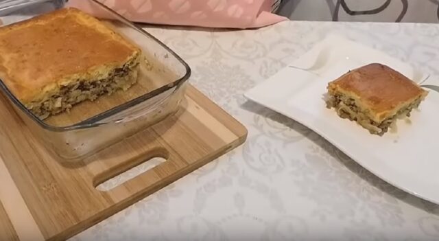Slaný koláč s mletým masem a zelím Slaný koláč s mletým masem a zelím