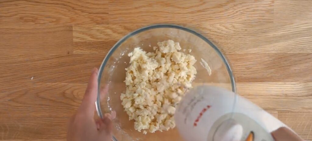 Prajitura-„Patratelele-cu-lamaie-1 Svěží chuť citrusů. Chutný citronový dort