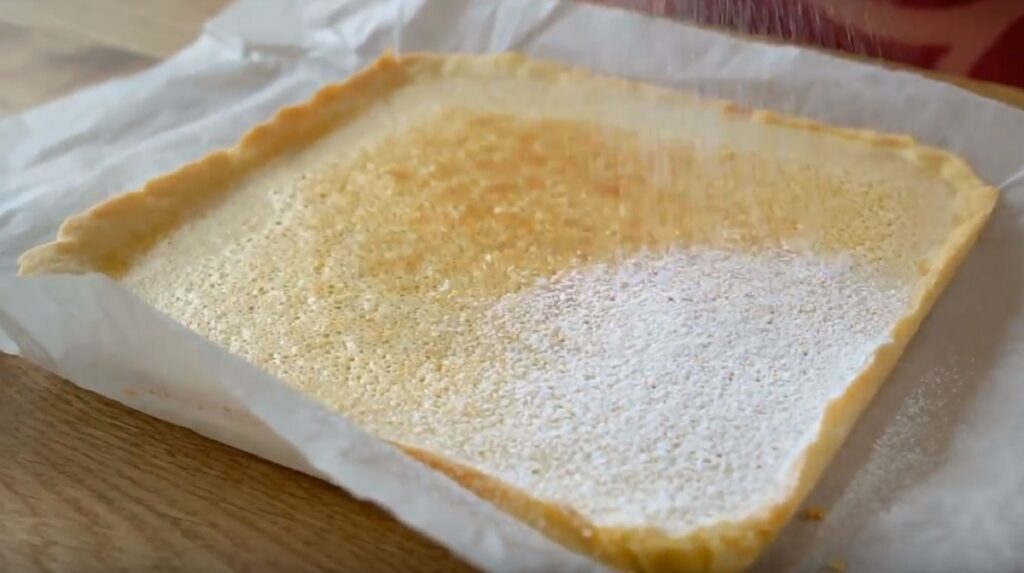 Prajitura-„Patratelele-cu-lamaie-6 Svěží chuť citrusů. Chutný citronový dort