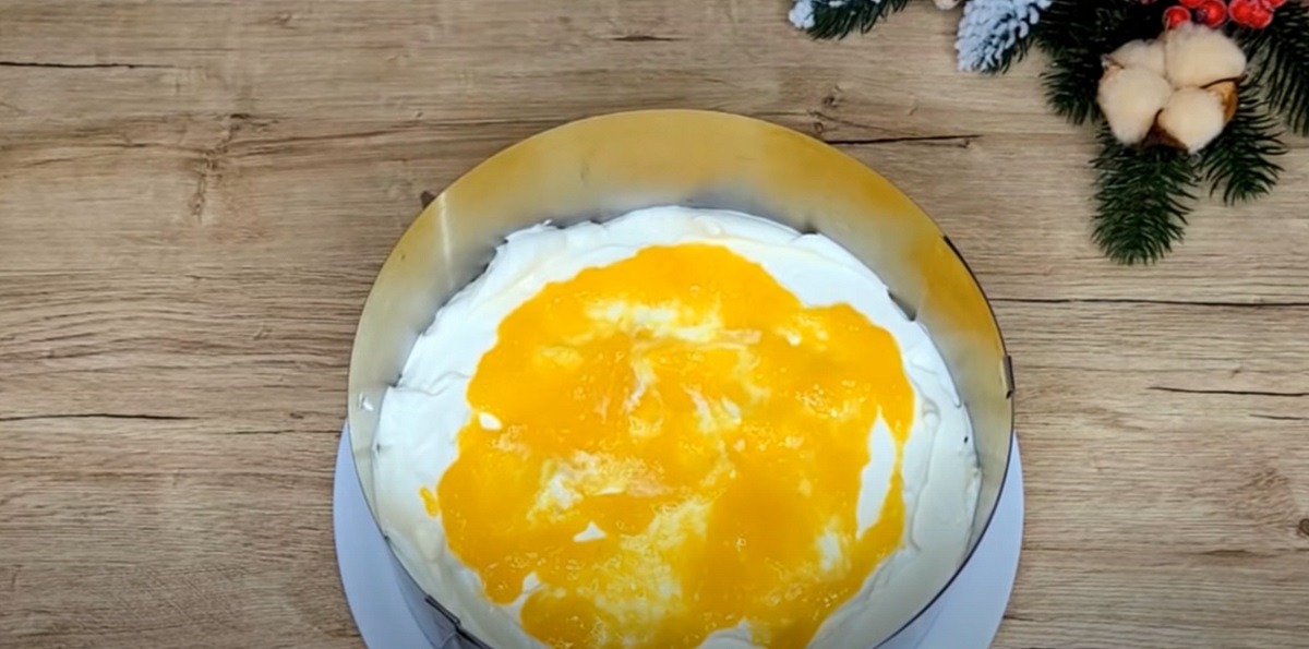 Lahodný dort s listovým těstem, pomeranči a krémem z řeckého jogurtu