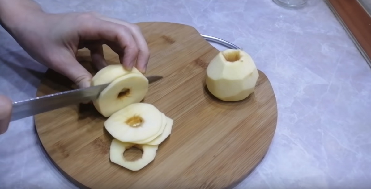 Šťavnatý jablečný koláč s medem