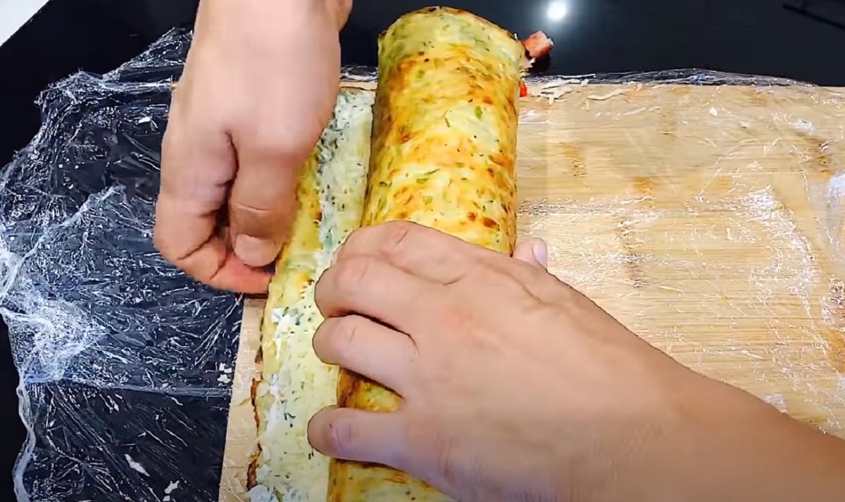 Tak lahodnou roládu jste ještě neochutnali! Jednoduchý recept s cuketou!