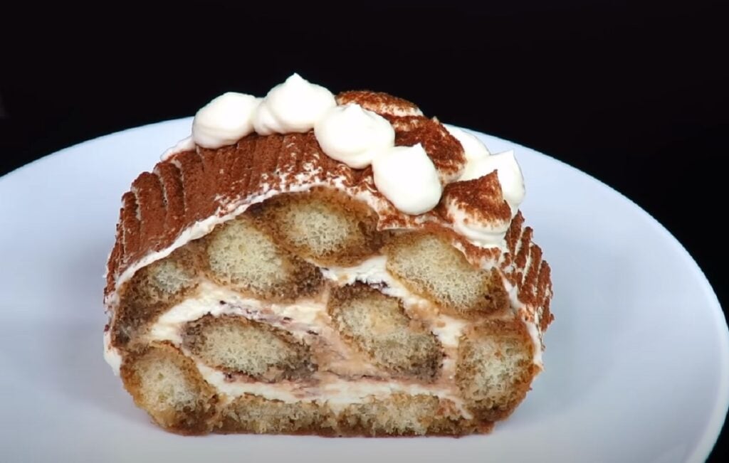 Roláda Tiramisu se smetanovým sýrem (bez pečení). Výroba trvá 15 minut!