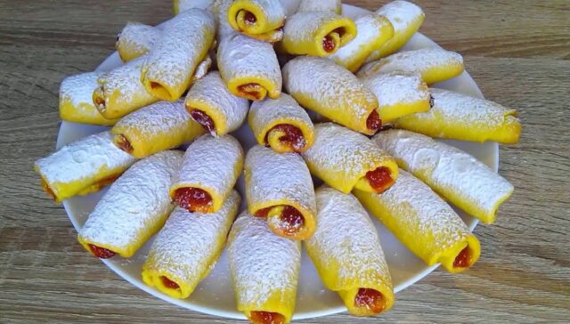 Chutné rohlíčky s ovocným džemem! Rychlý a snadný recept! Vynikající, chutné a skvělé. Pro malé i velké