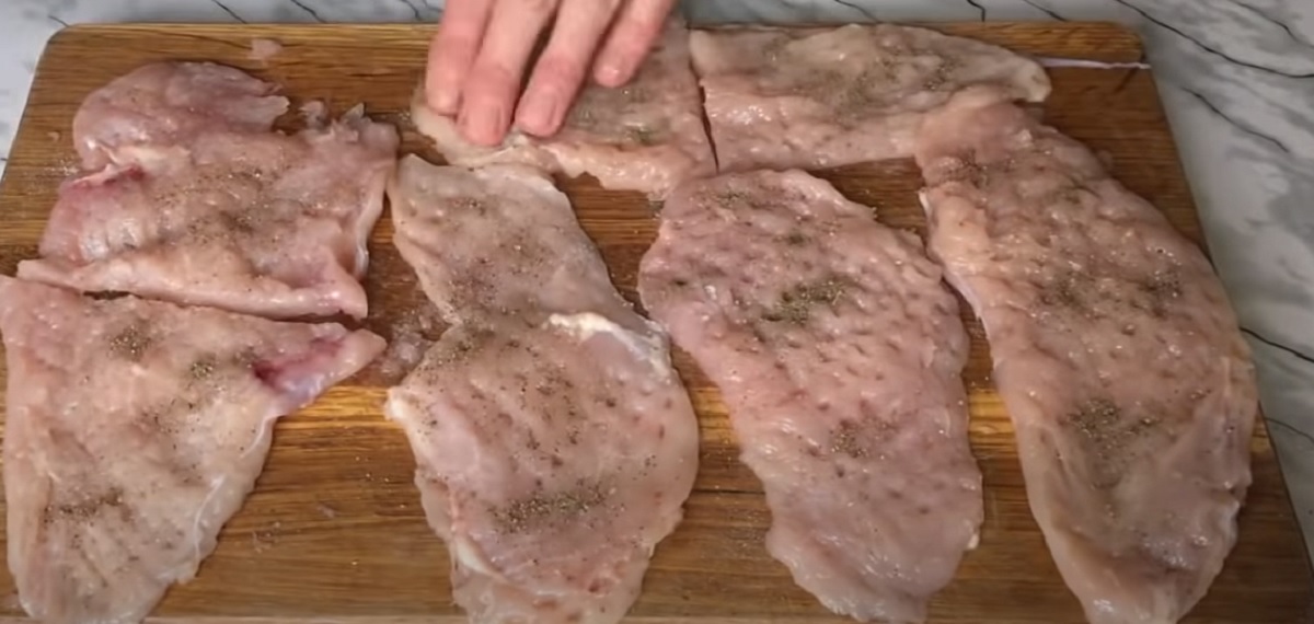 Kuřecí závitky se sladkou paprikou a taveným sýrem! Jěště jste to nezkusili? Na co čekáte? Skvělý recept na kuřecí závitky se sladkou paprikou a taveným sýrem