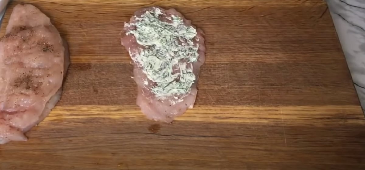 Kuřecí závitky se sladkou paprikou a taveným sýrem! Jěště jste to nezkusili? Na co čekáte? Skvělý recept na kuřecí závitky se sladkou paprikou a taveným sýrem