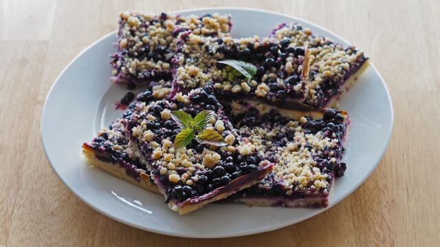 Rybízový dort s drobenkou