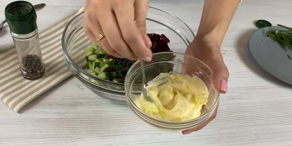 Salát připravený za 5 minut z několika jednoduchých ingrediencí! Rychlý, jednoduchý a velmi chutný