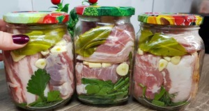 Skvělá nakládaná slanina s česnekem – ve dvou různých nálevech! Slanina ve slaném nálevu "Pět minut" - s chutí špízů!