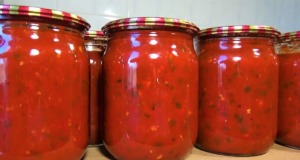 Pikantní domácí rajčatová a pepřová omáčka: Tajná přísada, díky které chutná jako žádná jiná!