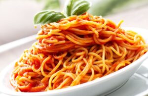Špagety s rychlou omáčkou ze sušených rajčat